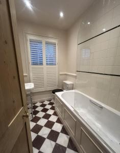 Chestnut Cottage - 4 bedroom house