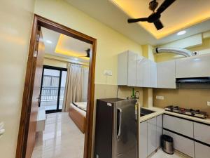 Akshay premium suites1 BHK Serviced Apartments Near Artemis Hospital Sector 52