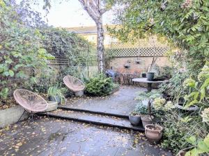 No 16 with Free Parking