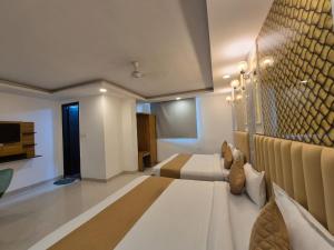 Precesion Palace Suites Near Delhi Airport