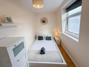 Promo Rate - 3 bedroom flat near Aldgate East, Whitechapel, Brick Lane, Shoreditch, Tower Hill