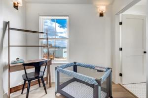 Whitewater Peak - Cozy Retreat with Scenic Views