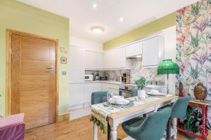 Charming 2 Bed and 3 Bath Apartment in Covent Garden ZONE 1