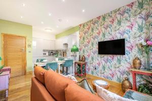Charming 2 Bed and 3 Bath Apartment in Covent Garden ZONE 1
