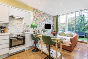 Charming 2 Bed and 3 Bath Apartment in Covent Garden ZONE 1