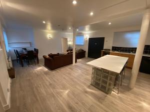 Large 3 Bedroom Flat Earls Court-West Kensington