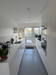 Central 2 bed apt with terrace in East London