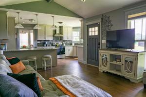 Private Pool and 3BR Family Fun Home with Gazebo