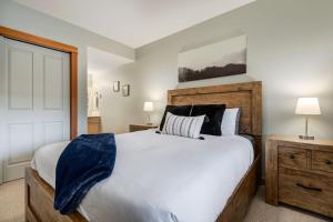 Spacious 3 BR Condo with Gym and Hot tub