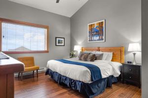 3BR Luxury Top Floor Condo with Great views