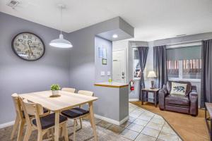Spacious 2BR unit near DT Canmore and Banff