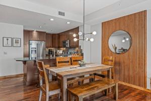 2BR Modern Luxe Condo with Hot Tub and Views