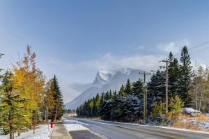 Free Arcade Delightful Stay in Rocky Mountains