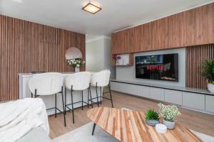 Queen Bed Fast Wifi Street Parking Garden