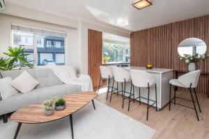 Queen Bed Fast Wifi Street Parking Garden