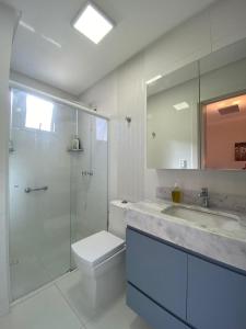 Apartamento com 03 suítes na meia praia