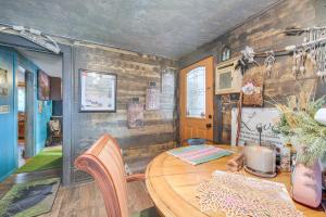 7 Mi to Cuyahoga Valley NP Walkable Apt!