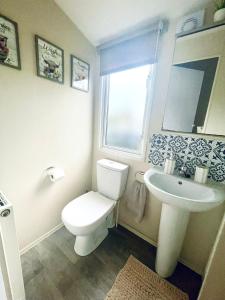 Billing Aquadrome - Bird Lake View