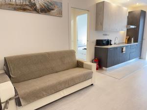 10 Minutes walk from the Railway Station