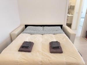 10 Minutes walk from the Railway Station