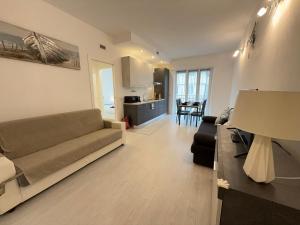 10 Minutes walk from the Railway Station