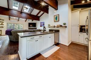 3 Mi to Slopes! Family Tahoe North Shore Getaway