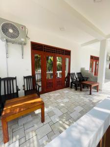 Aliya Aliya Hikkaduwa