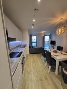 Top floor 2 Bed Apartment One min from Wembley Stadium