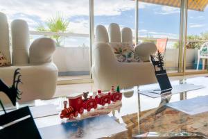 Bienvenue à MarinaStar Côte DAzur dans ce 2Pièces Luxueux Vue Mer à180 degrés Hiver doux Terrasse Soleil Féeries et Traditions de NOËL