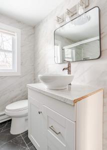 2BR WParking Full Kitchen 5 Min to Old Port