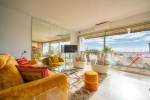 Bienvenue à MarinaStar Côte DAzur dans ce 2Pièces Luxueux Vue Mer à180 degrés Hiver doux Terrasse Soleil Féeries et Traditions de NOËL