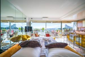 Bienvenue à MarinaStar Côte DAzur dans ce 2Pièces Luxueux Vue Mer à180 degrés Hiver doux Terrasse Soleil Féeries et Traditions de NOËL