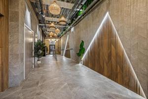 Luxury Vera Mitchell Apartment by LRI Hospital