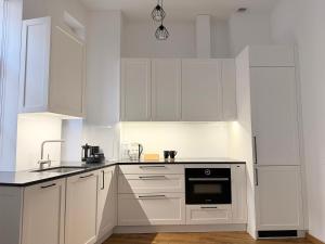 Prestigious Location - 2 Bedrooms - 6 Guests - Riga Centre