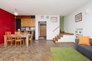 Warsaw Rzymska City Apartment by Solarento