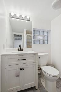 Giant 5BR, Pool Table, 15 min to Cubs & Mag Mile