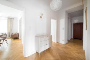 Powiśle Riverside Apartment by BookingHost