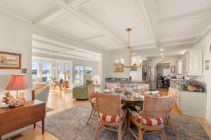 Waterfront Private Beach Gorgeous Views