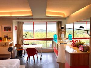 The Velvet Pallete - Studio Apartment with Balcony & Mangrove View - Walk to Candolim Beach