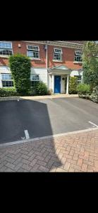 Littleton Manor Apartment near Southport free Parking Netflix Sky Ultimate