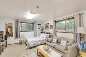 Cute Hoodsport Cottage Close to Lake Kokanee!