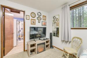 Cute Hoodsport Cottage Close to Lake Kokanee!