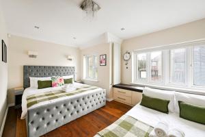 4-Bed House Sleeps 12 Games Room and Garden