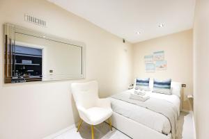 4-Bed House Sleeps 12 Games Room and Garden