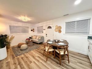 UrbanZen - Luxury Remodel - Hot Tub - WOW