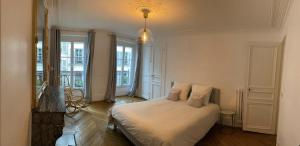 Charming and luminous Opera -Montmartre Apartment - Rue des martyrs