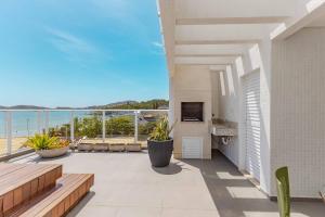 Cobertura Duplex com Hidro a 20m da Praia de Bombas