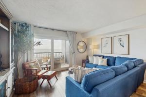 Crescent Towers I #102