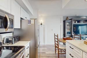 Crescent Towers I #102