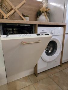 Mini villa vue jardin dans résidence calme wifi piscine mer à pied